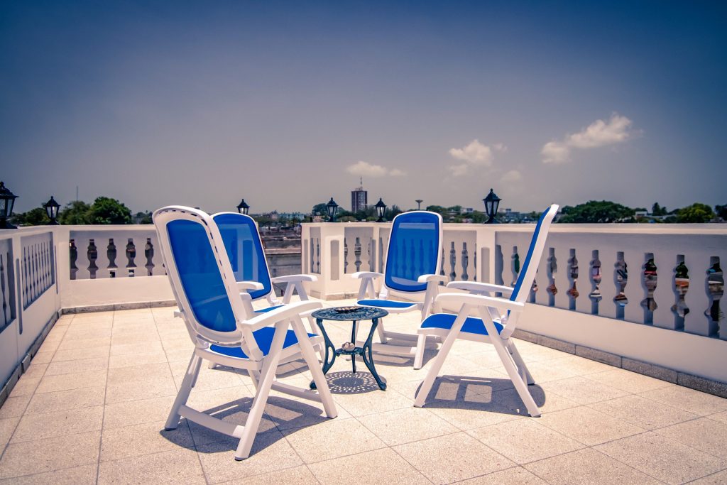 Casa_Particular_Hostal_Cienfuegos_Sunrise_Maide___Jonny_Cienfuegos_Terrasse-scaled.jpg